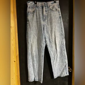 American Eagle Outfitters Men's Washed Blue Relaxed Jeans